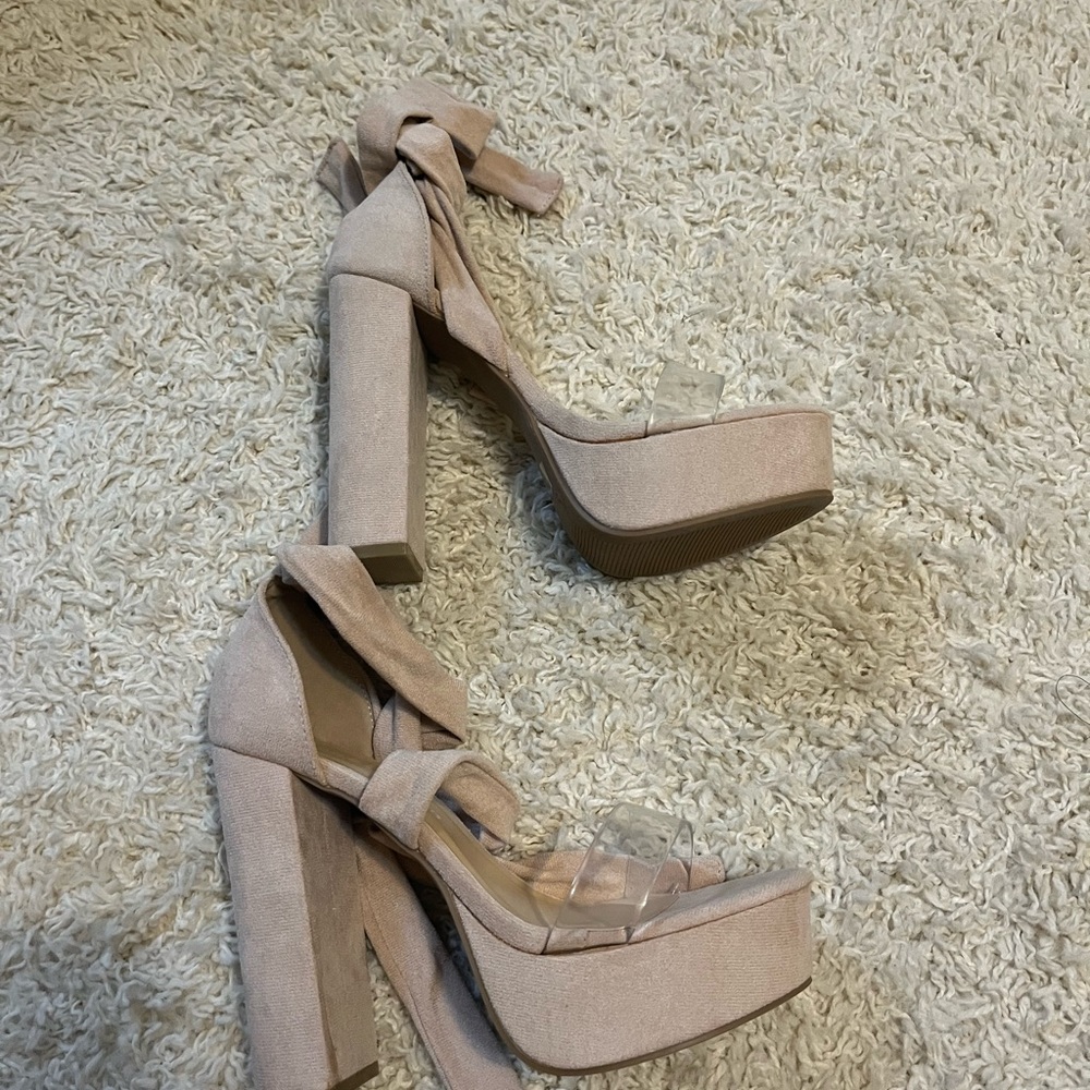 Windsor nude tie up heels size 7.5